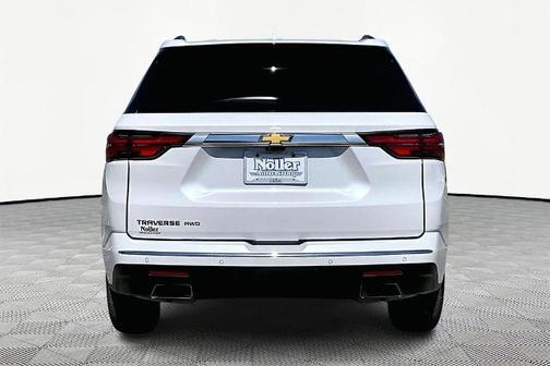 Iridescent Pearl Tricoat 2023 Chevrolet Traverse HIGH COUNTRY