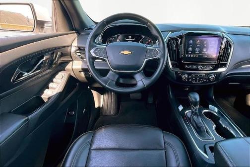 Iridescent Pearl Tricoat 2023 Chevrolet Traverse HIGH COUNTRY