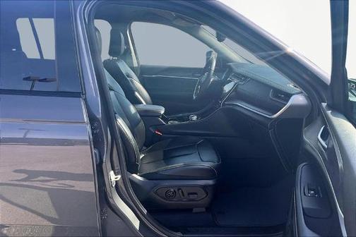 Metallic 2023 Jeep Grand Cherokee LIMITED