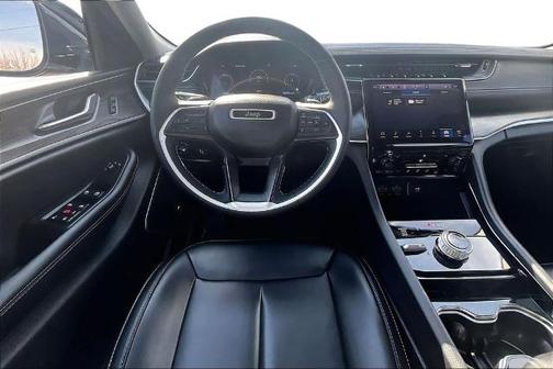 Metallic 2023 Jeep Grand Cherokee LIMITED