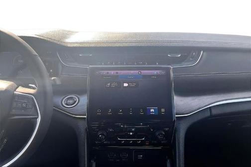 Metallic 2023 Jeep Grand Cherokee LIMITED