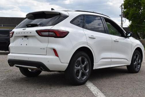 STAR WHITE METALLIC TRI-COA 2024 Ford Escape ST-LINE