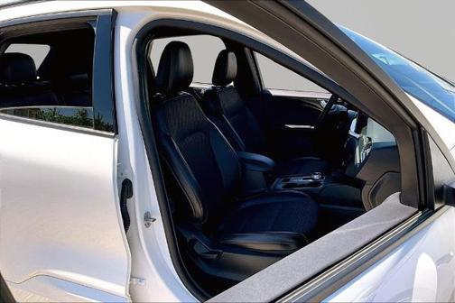 STAR WHITE METALLIC TRI-COA 2024 Ford Escape ST-LINE