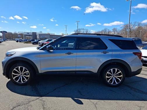 ICONIC SILVER METALLIC 2023 Ford Explorer ST-LINE