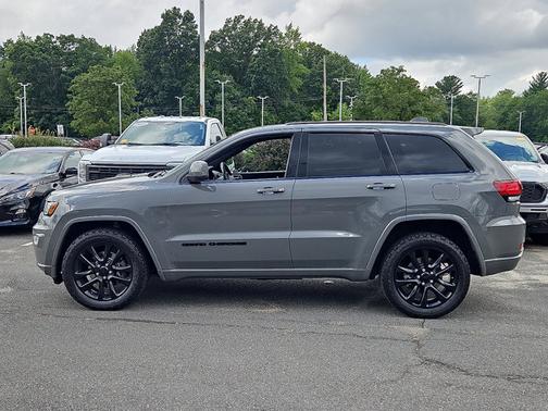 2021 Jeep Grand Cherokee LAREDO