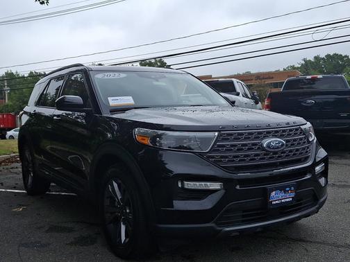 AGATE BLACK METALLIC 2022 Ford Explorer XLT