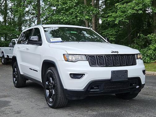 2019 Jeep Grand Cherokee LAREDO