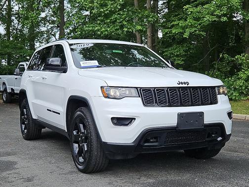 2019 Jeep Grand Cherokee LAREDO