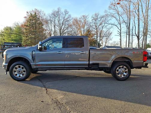 2023 Ford F-350 LARIAT SUPER DUTY