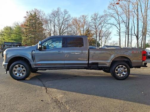 2023 Ford F-350 LARIAT SUPER DUTY