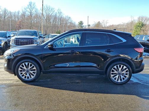 2022 Ford Escape TITANIUM