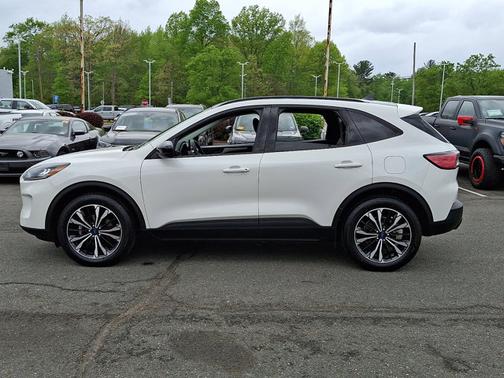 STAR WHITE METALLIC TRI-COA 2022 Ford Escape SE