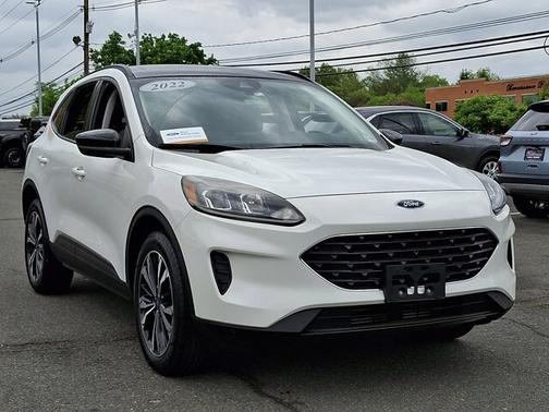 STAR WHITE METALLIC TRI-COA 2022 Ford Escape SE