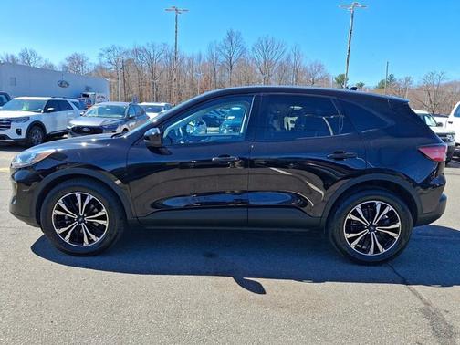 AGATE BLACK METALLIC 2021 Ford Escape SE