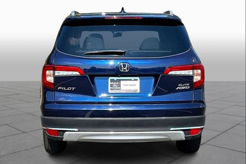2022 Honda Pilot AWD Elite