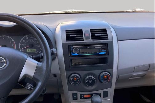 Classic Silver Metallic 2011 Toyota Corolla LE