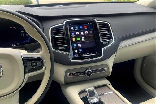 2023 Volvo XC90 Recharge Plug-In Hybrid T8 Ultimate Dark Theme 7-Seater