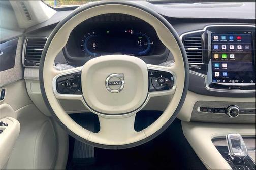 2023 Volvo XC90 Recharge Plug-In Hybrid T8 Ultimate Dark Theme 7-Seater