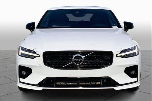 2022 Volvo S60 T5 R-Design