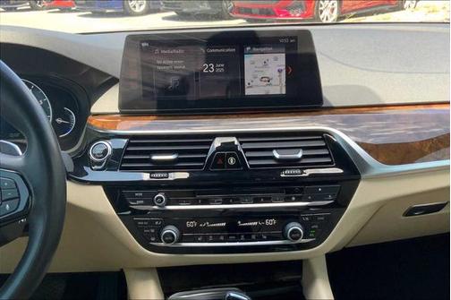 2018 BMW 530 530i
