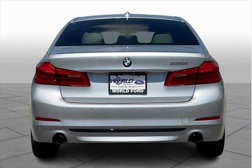 2018 BMW 530 530i