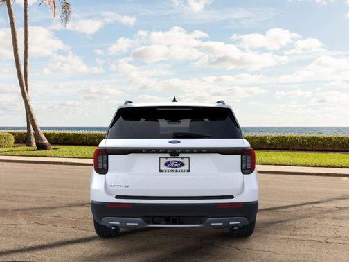 Star White Metallic Tri-Coat 2026 Ford Explorer Active w/200A Pkg