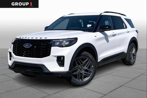 Star White Metallic Tri-Coat 2026 Ford Explorer ST-Line