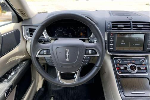 2017 Lincoln Continental Premiere