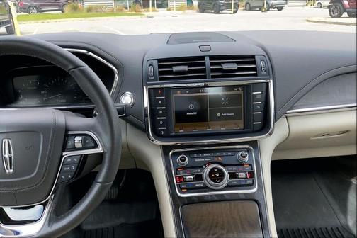 2017 Lincoln Continental Premiere
