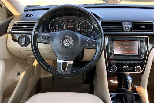 2015 Volkswagen Passat 3.6L V6 DSG SEL Premium