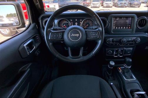 Black Clearcoat 2022 Jeep Gladiator Altitude 4x4