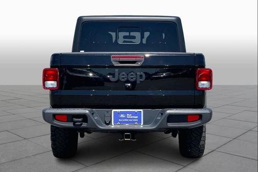 Black Clearcoat 2022 Jeep Gladiator Altitude 4x4