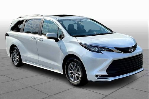 2024 Toyota Sienna XLE