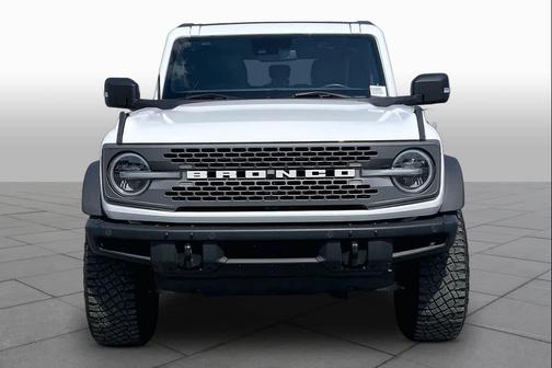 Oxford White 2024 Ford Bronco Badlands