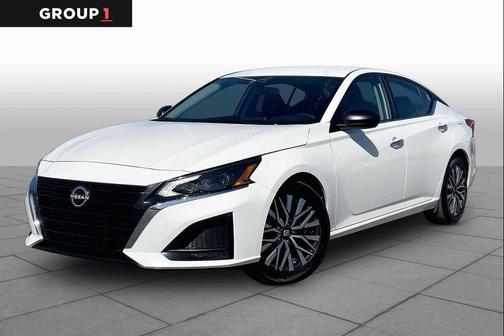 Glacier White 2025 Nissan Altima SV FWD