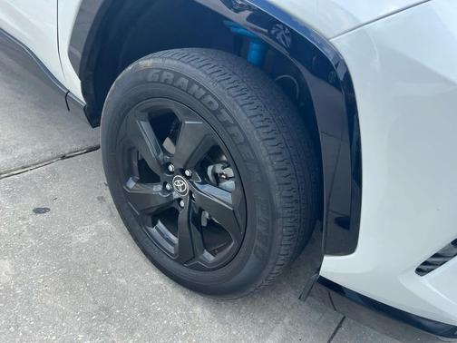 2021 Toyota RAV4 Hybrid SE