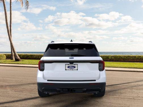 Star White Metallic Tri-Coat 2026 Ford Explorer ST-Line