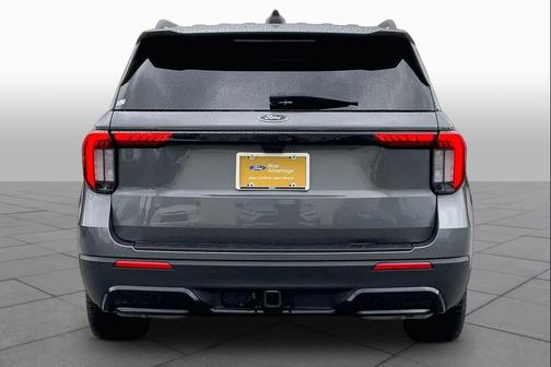 Carbonized Gray Metallic 2025 Ford Explorer ST-Line