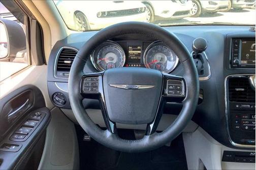 2016 Chrysler Town & Country Limited