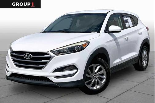 Dazzling White 2017 Hyundai TUCSON SE