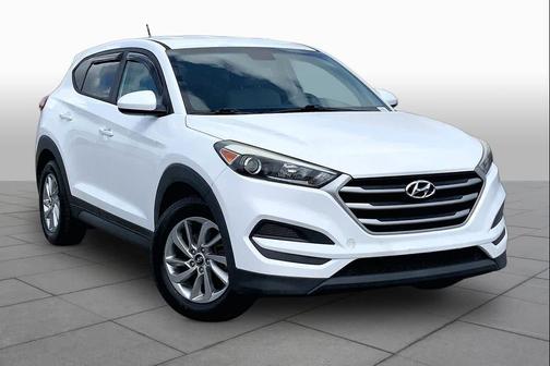 Dazzling White 2017 Hyundai TUCSON SE