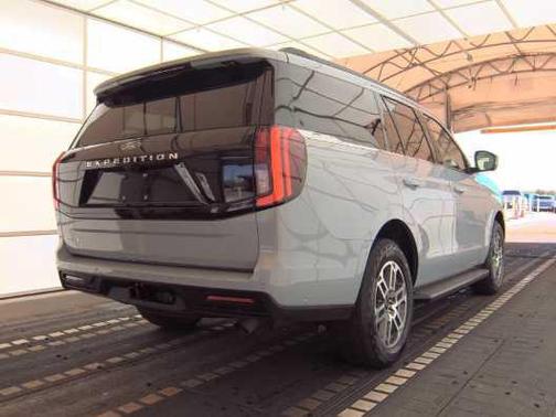 Glacier Gray Metallic TriCoat 2025 Ford Expedition Active