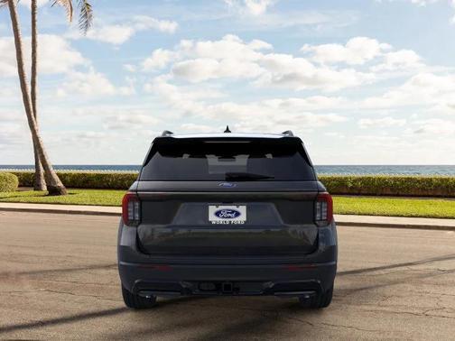Agate Black Metallic 2026 Ford Explorer ST-Line