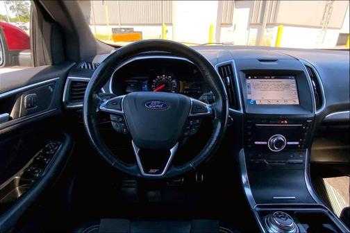 Ruby Red Metallic Tinted Clearcoat 2019 Ford Edge ST