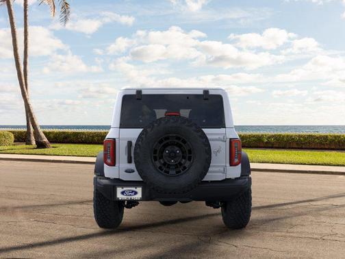Oxford White 2026 Ford Bronco Badlands