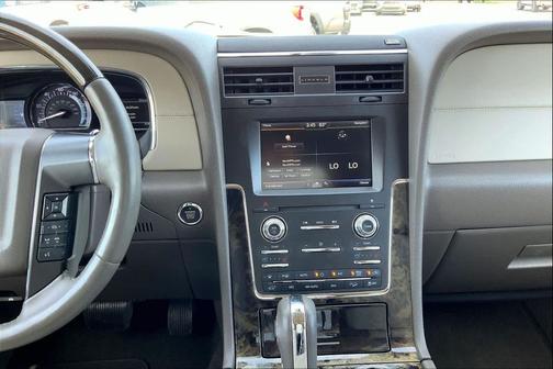 2015 Lincoln Navigator Base