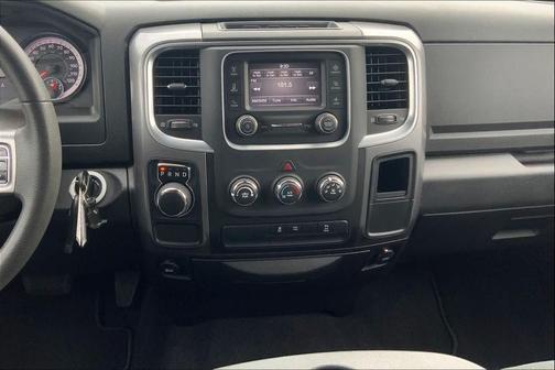 2024 RAM 1500 Classic Warlock Crew Cab 4x2 5'7' Box