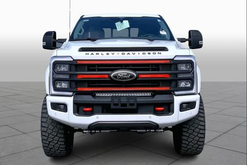 Oxford White 2026 Ford F-250 Lariat