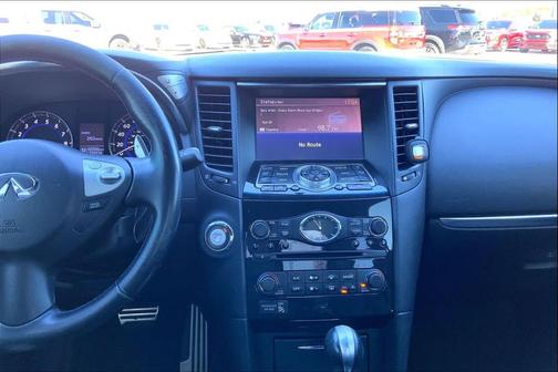 2015 INFINITI QX70 Base