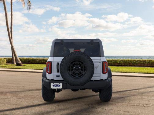 Oxford White 2026 Ford Bronco Outer Banks